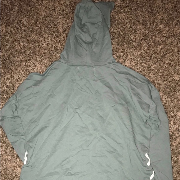 Clothes - Picture 5 of 5